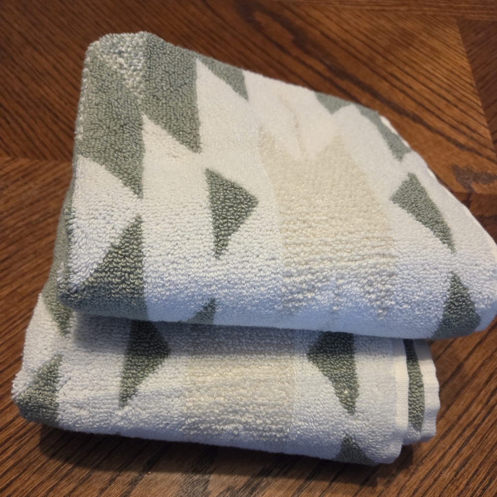 Nwot Wrangler Green and Cream Set Of 2 Hand Towels - Picture 3 of 3